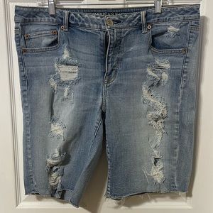 ** SOLD ** American eagle skinny Bermuda stretch, jeans shorts, size 16
